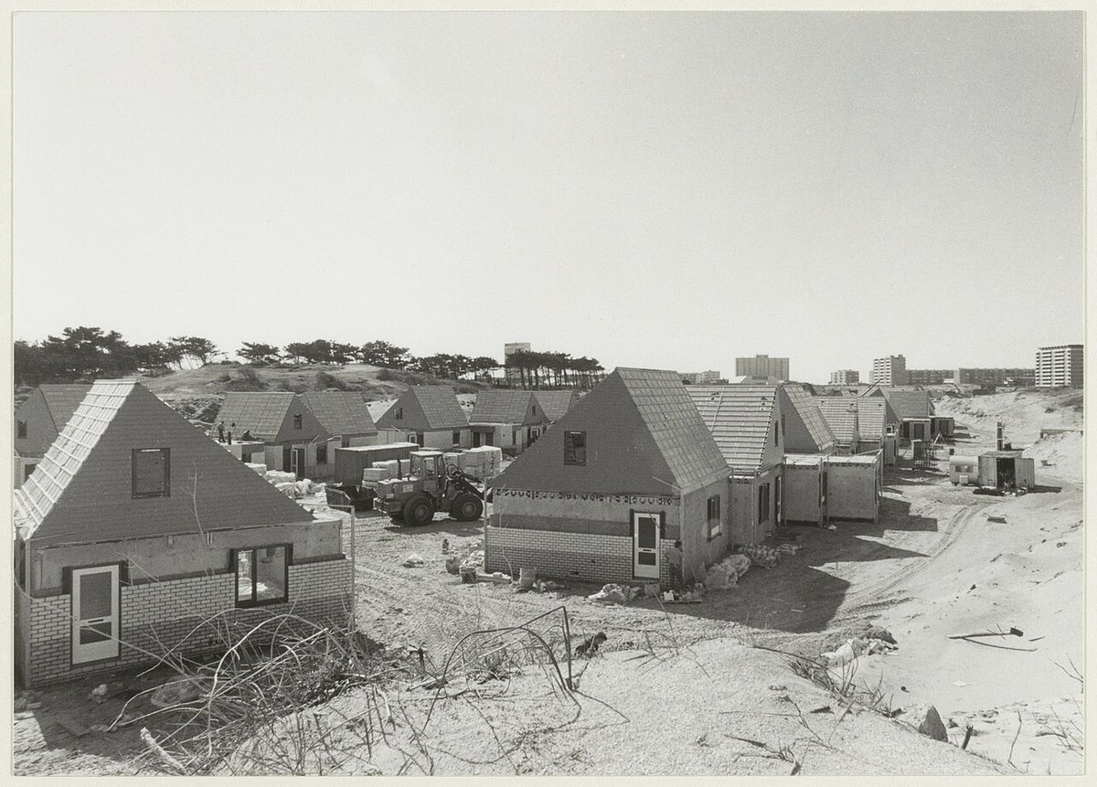 Levittown, NY - Bestand:De tweede fase van het Gran Dorado bungalowpark in aanbouw.  NL-HlmNHA 5